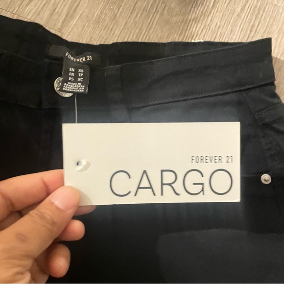 Forever 21 NWT CARGO BLACK HIGH RISE JEANS SIZE XS - Picture 4 of 8